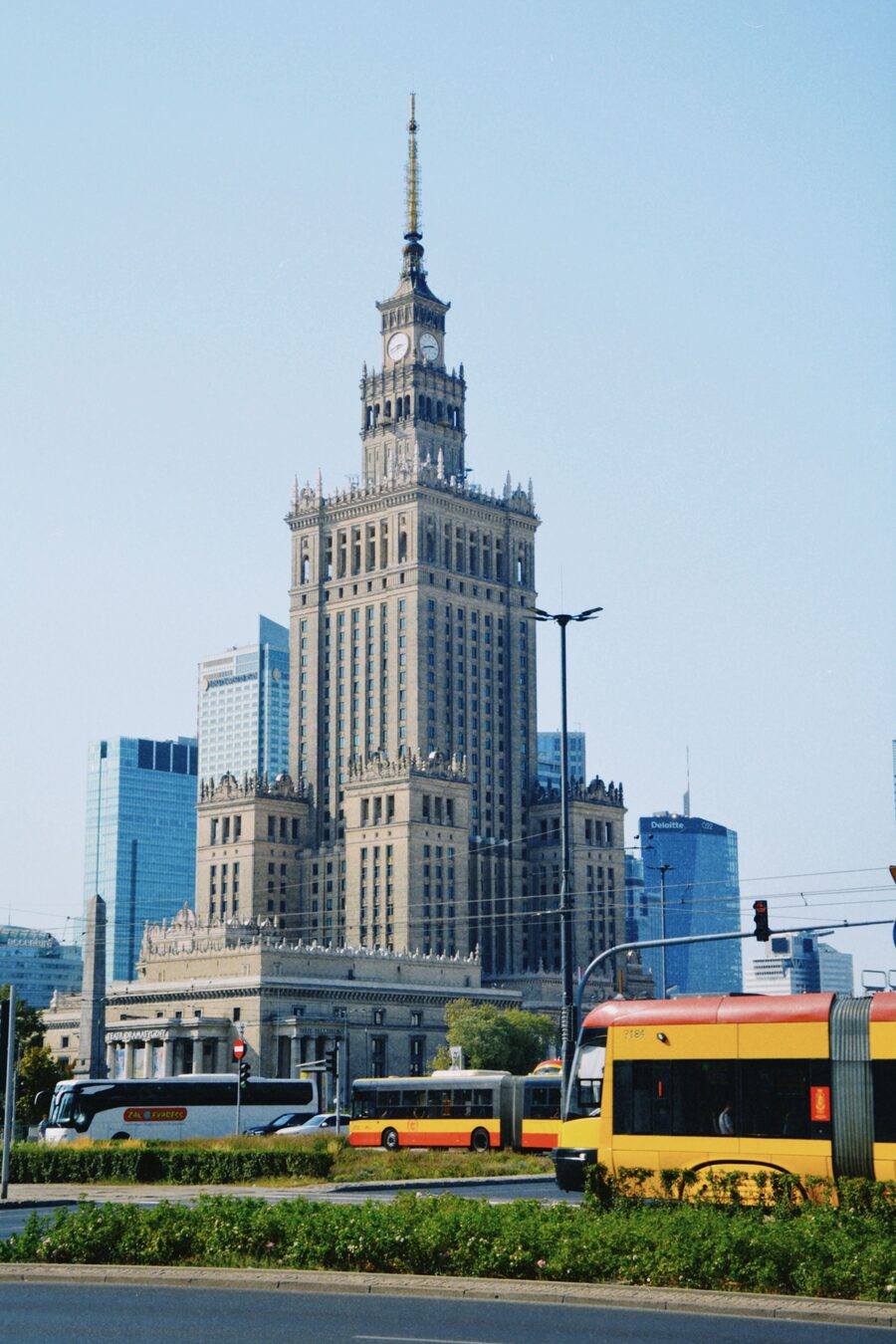 Palacio de la Cultura y la Ciencia en Varsovia: aquí recoges el Warsaw Pass